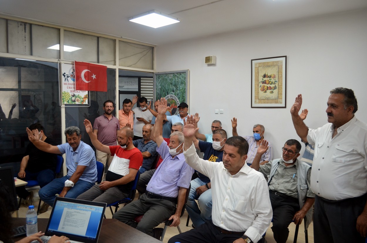 Meyveciler sandığa gitti