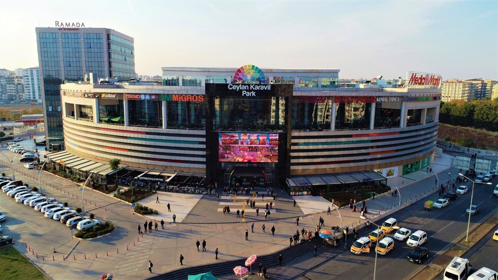 Ceylan Karavil Park’ta akvaryuma yoğun ilgi