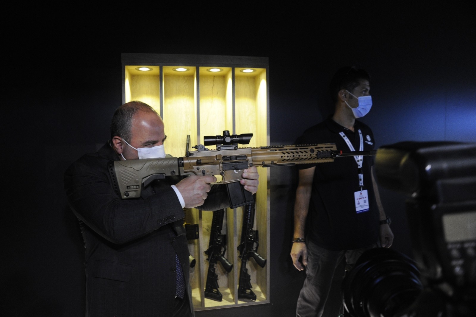 Bakan Varank 15’inci Savunma Sanayi Fuarı’nı ziyaret etti