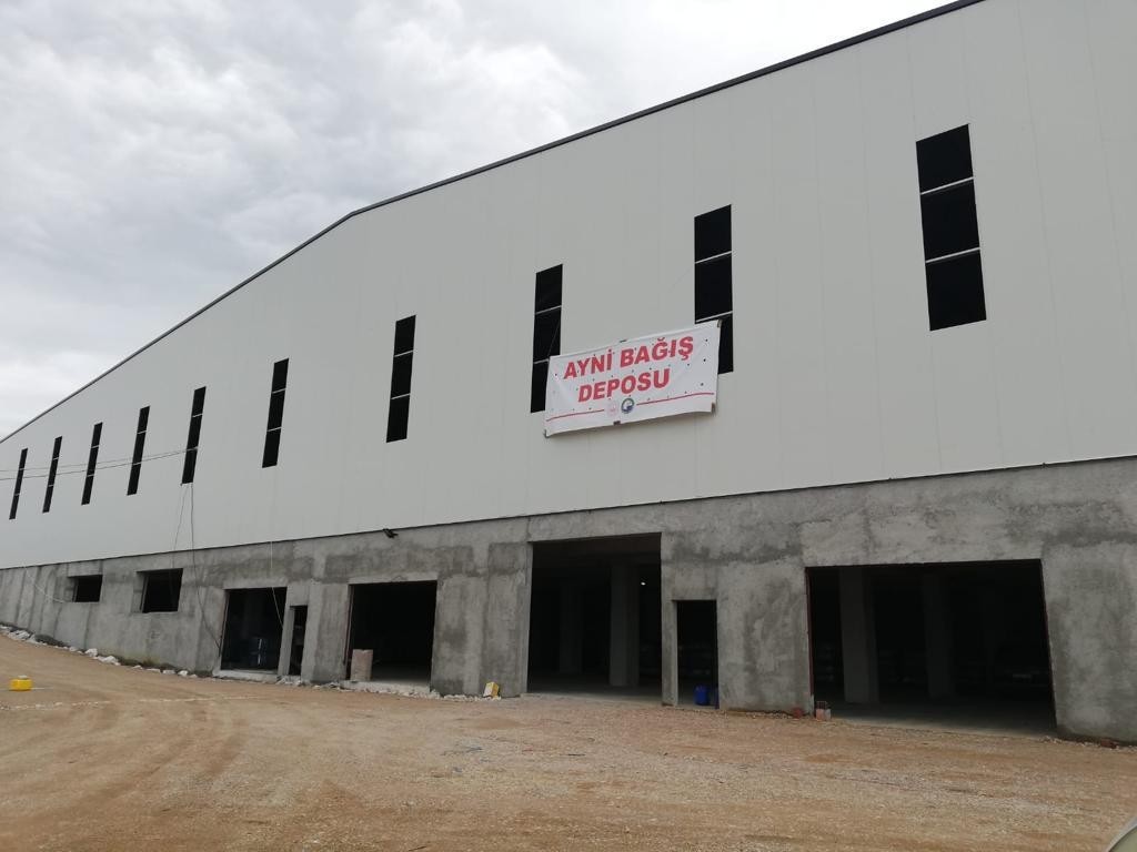 Bakan Yanık: “Ayni Bağış Depolarımıza şu ana kadar 1 milyon adedin üzerinde ürün ulaştı”