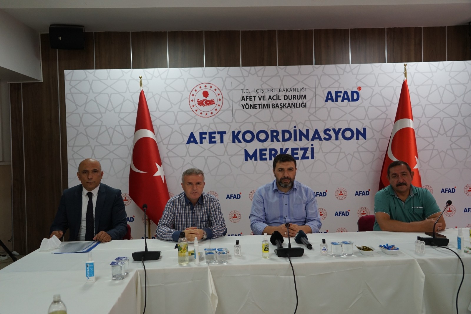 Afet bölgesi esnafına 80 milyon lira kredi desteği