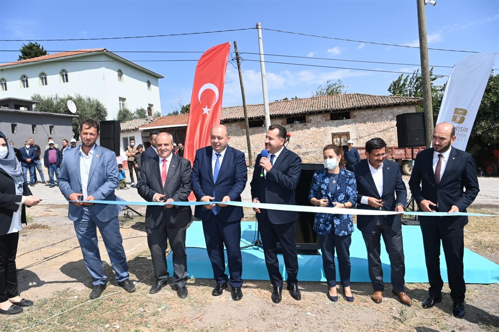 Balıkesir Büyükşehir Belediyesi üreticinin elini güçlendiriyor