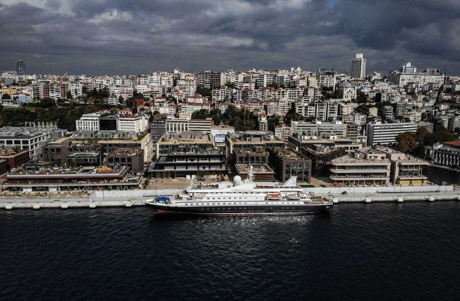 Galataport İstanbul ilk yolcu gemisini dünyanın tek yer altı kruvaziyer terminalinde ağırlıyor