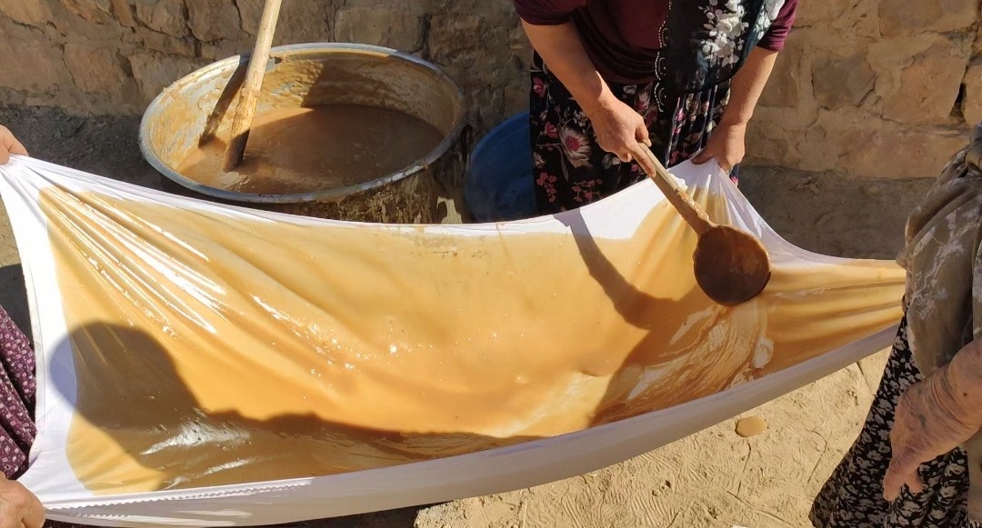 Mardin’de toplanan üzümler pekmez, pestil, cevizli sucuğa dönüşüyor
