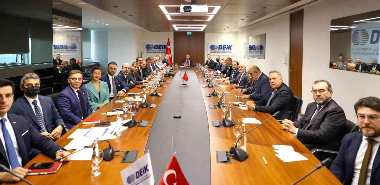 Hazine ve Maliye Bakanı Elvan, DEİK yönetimi ile bir araya geldi