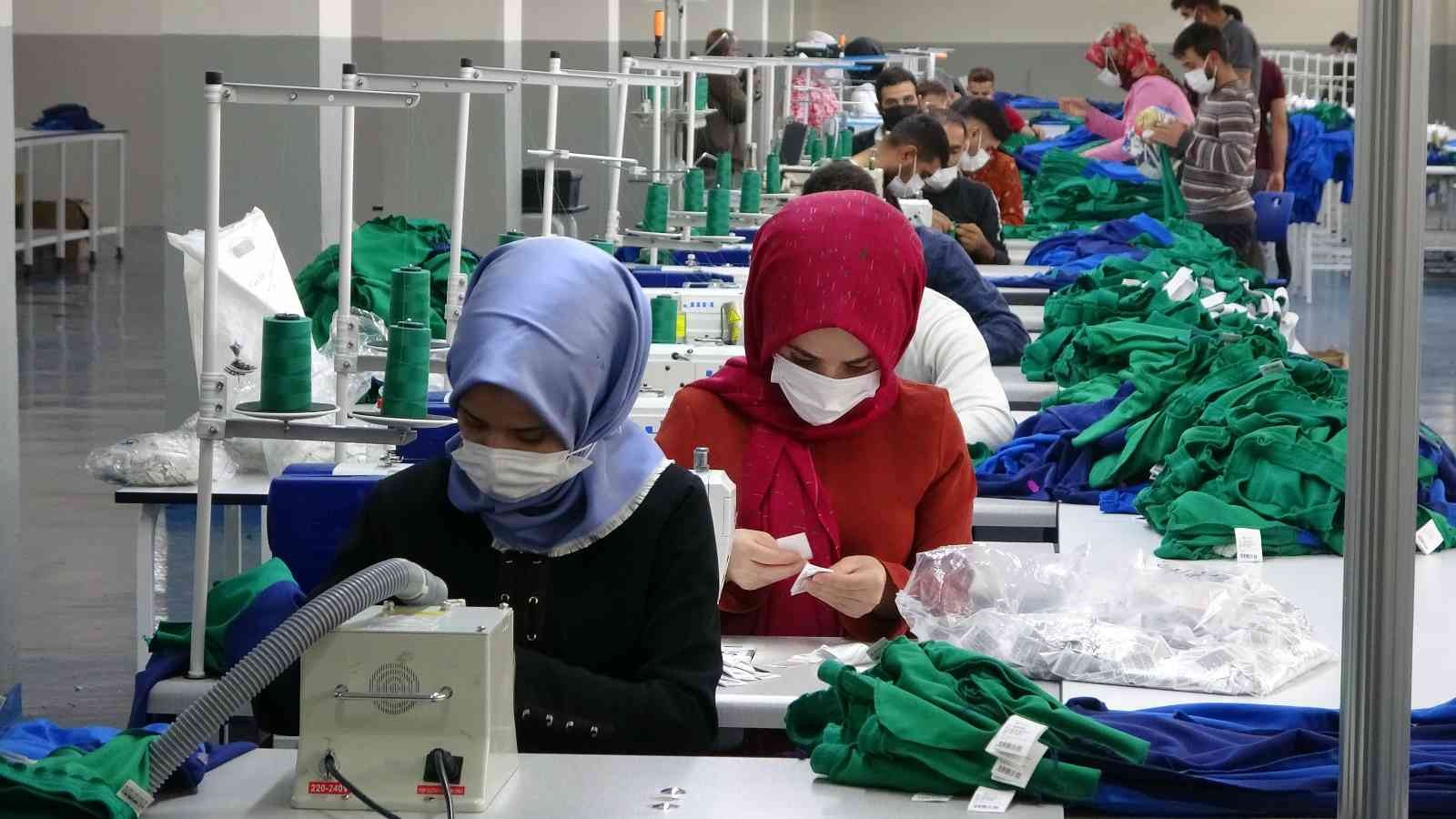 Muş’ta tekstil kent açıldı, gençler işbaşı yaptı