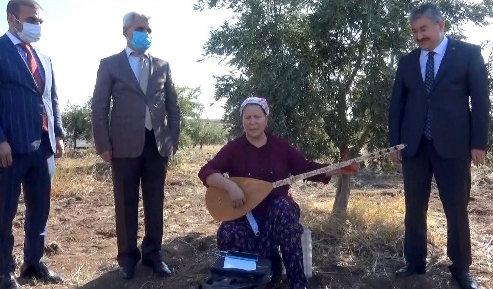 Osmaniye’de zeytin hasadı sazlı türkülü başladı