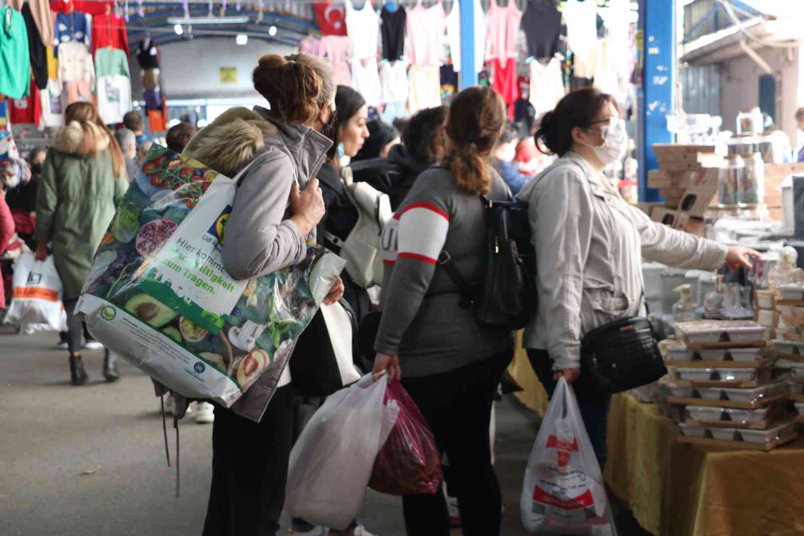 Komşular, Edirne’deki ’sosyete pazarı’na akın etti