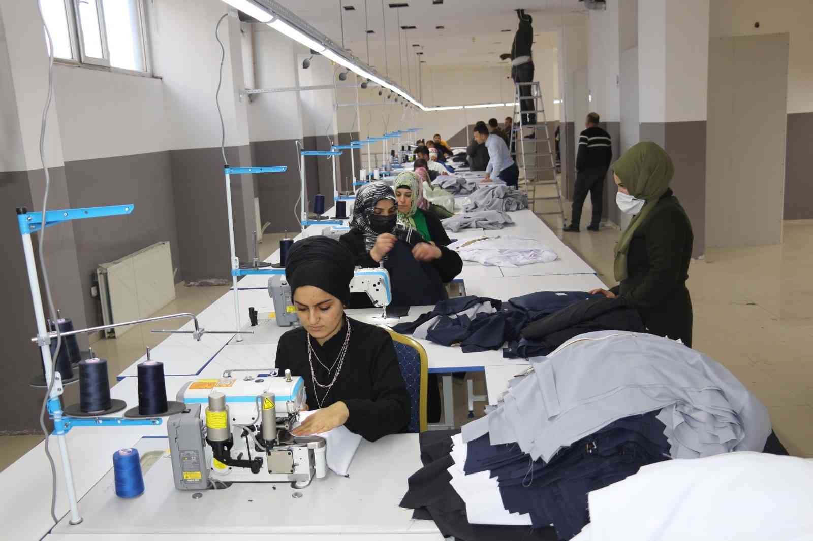 (Özel) Tekstil atölyeleri iş arayan kadınların umudu oldu