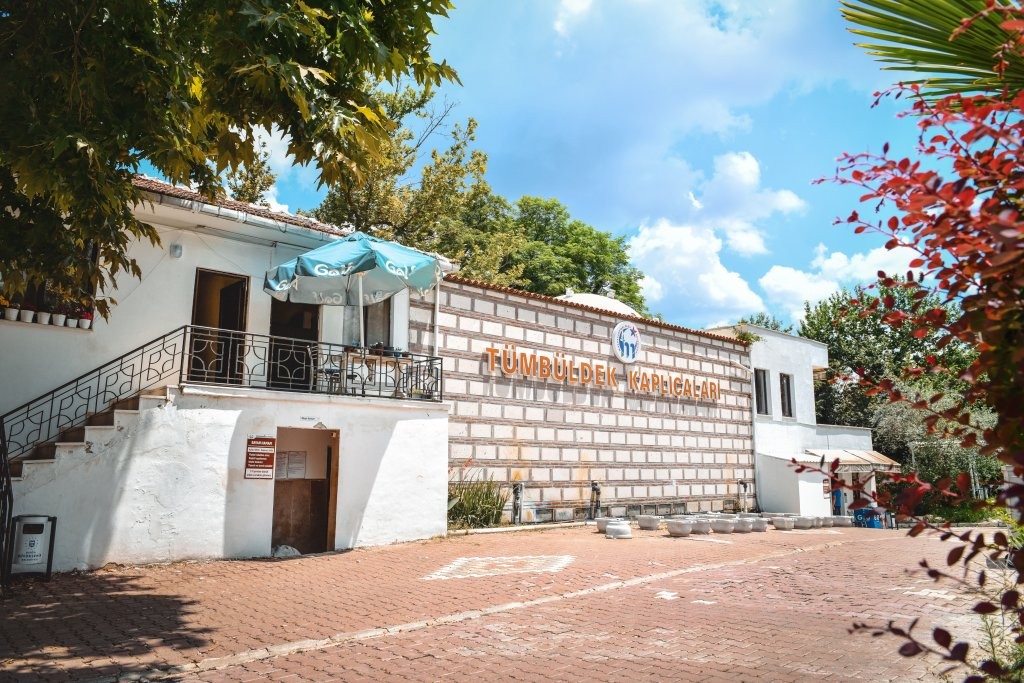 Tümbüldek’e yatay termal köy