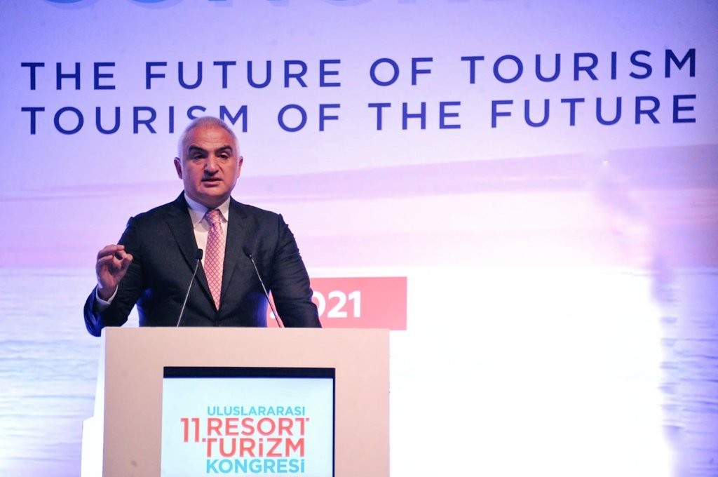 Bakan Ersoy: “Turizmde yeni hedef 29 milyon ziyaretçi, 24 milyar dolar gelir”