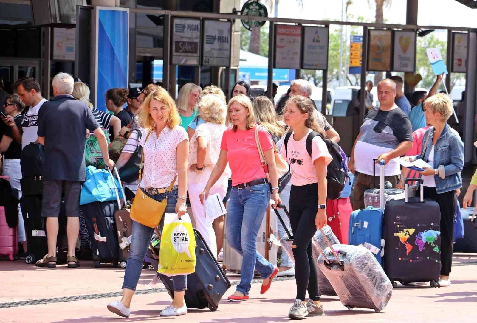 Antalya’ya gelen turist sayısı 9 milyonu geçti