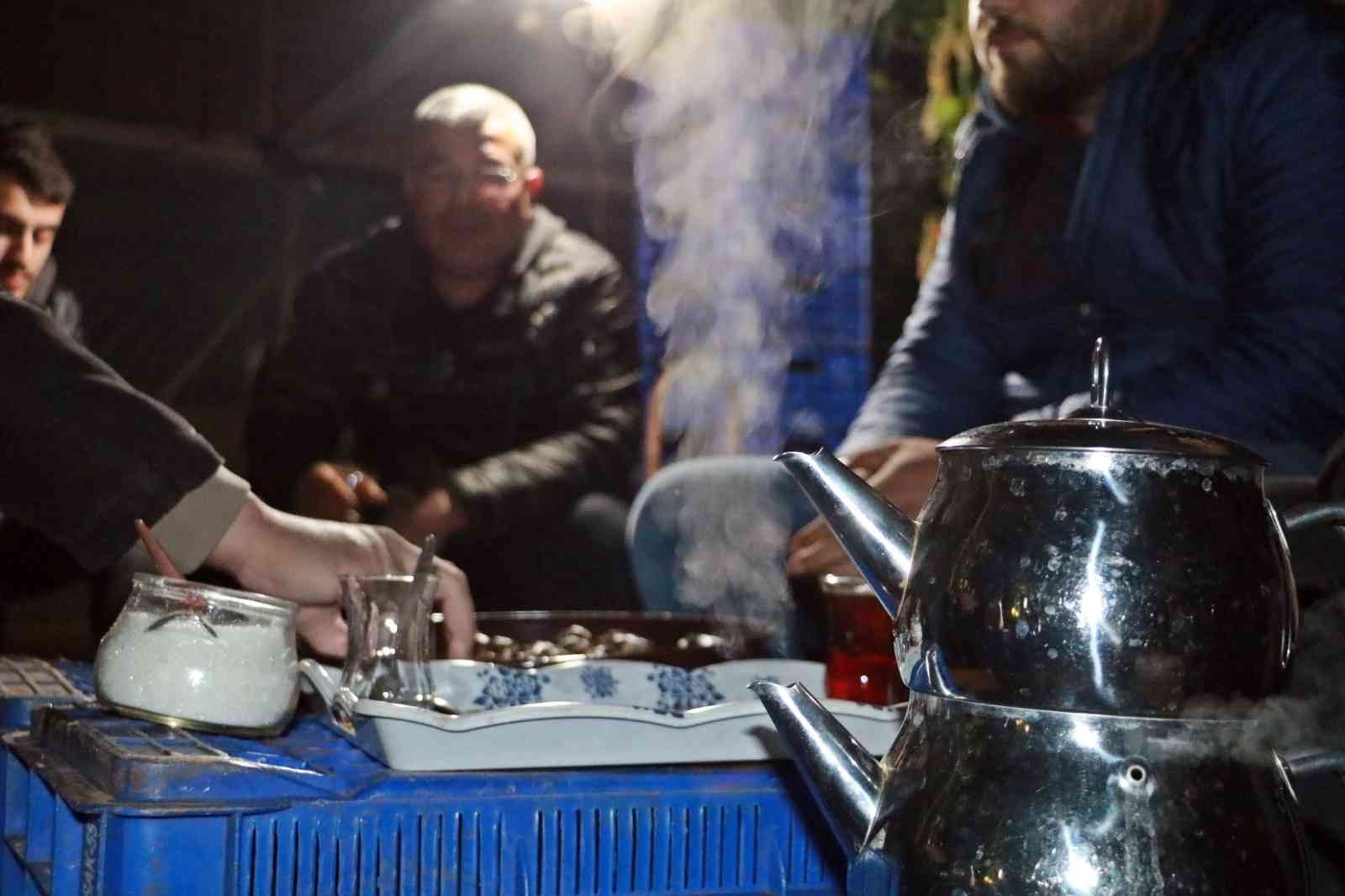 Antalya’daki çiftçilerin çaylı kestaneli ‘soğuk nöbeti’ başladı