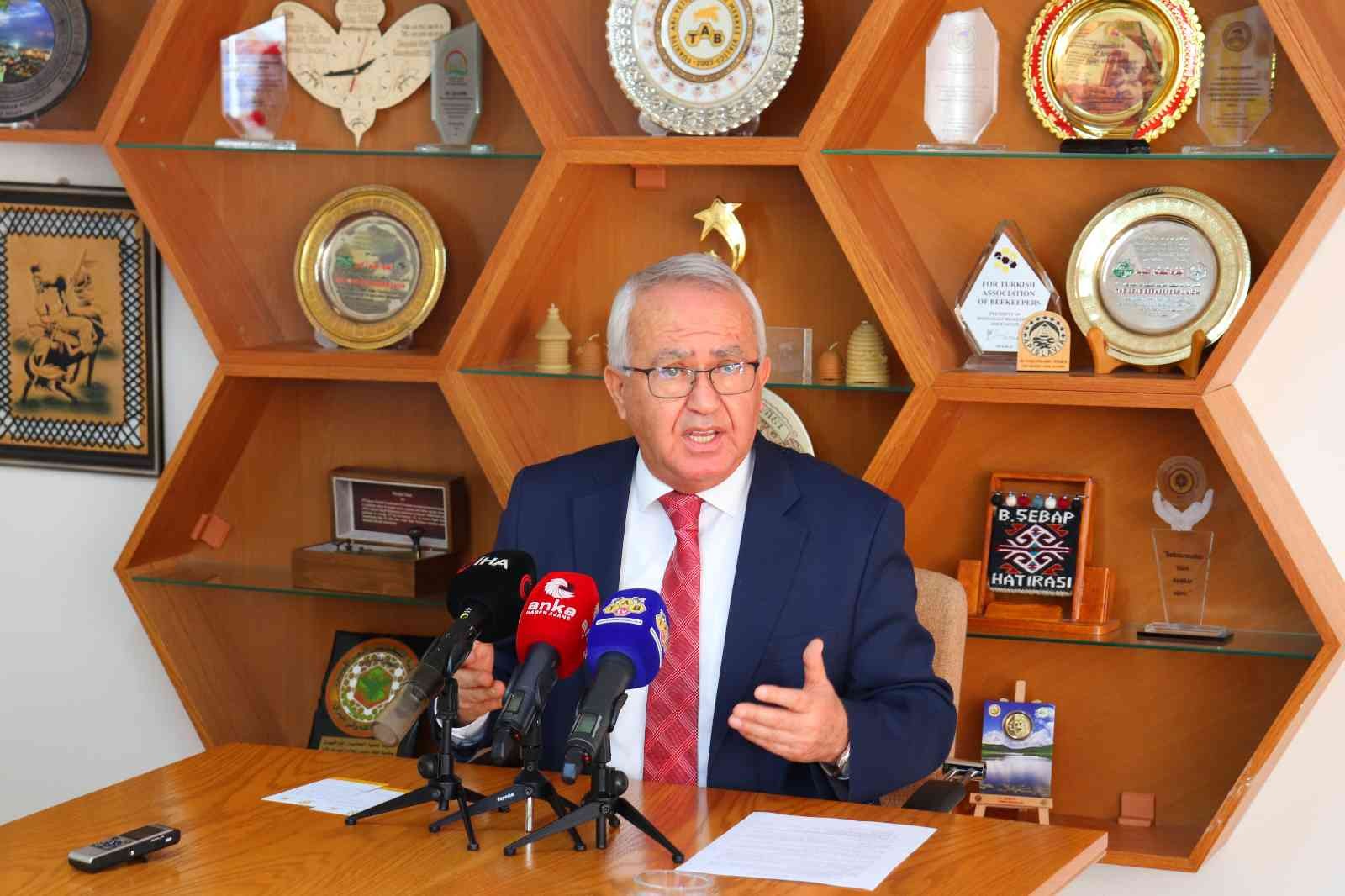 Arı Yetiştiricileri Birliği Başkanı Şahin: “Tüm birlikleri döviz düşünce fiyat düşürmeyen, acımasızlık yapan esnafları protesto etmeye davet ediyorum”