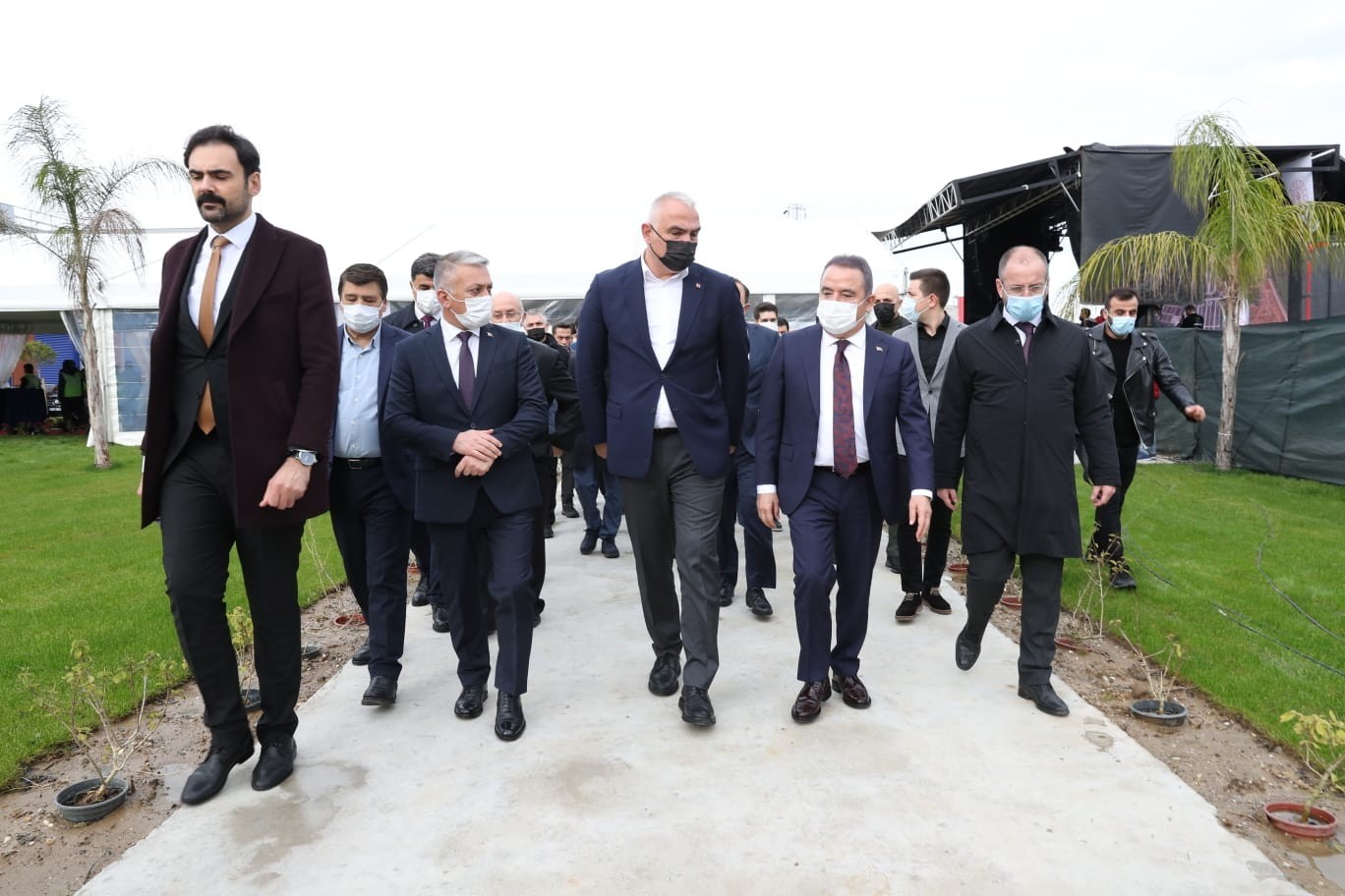 Bakan Ersoy: "Bu yıl ülke olarak yurtdışı ziyaretçi sayısında 29 milyonu, gelirde ise 24 milyar doları yakaladık"