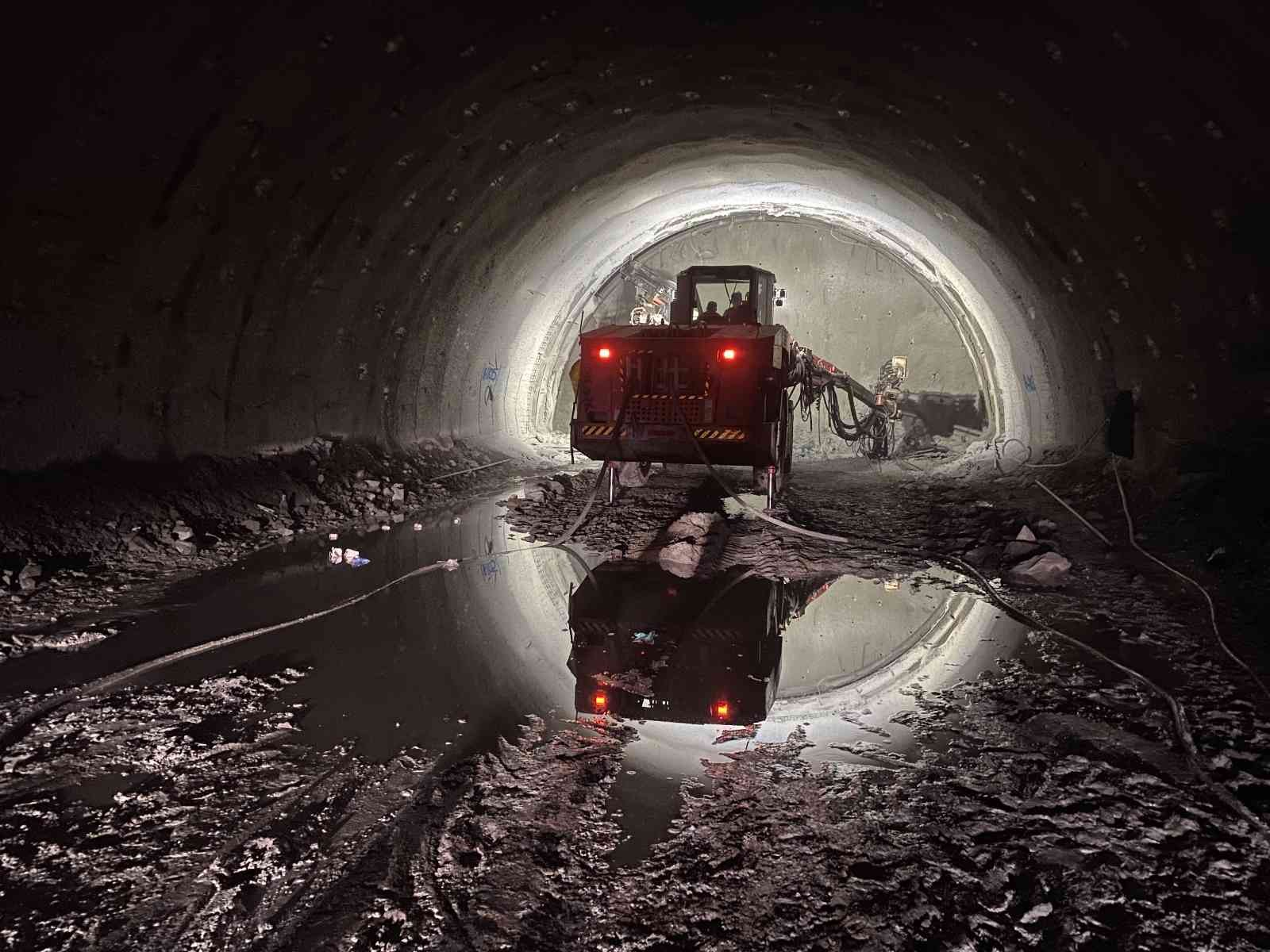 Karadeniz Sahil Yolunda dev tünellerin inşası sürüyor