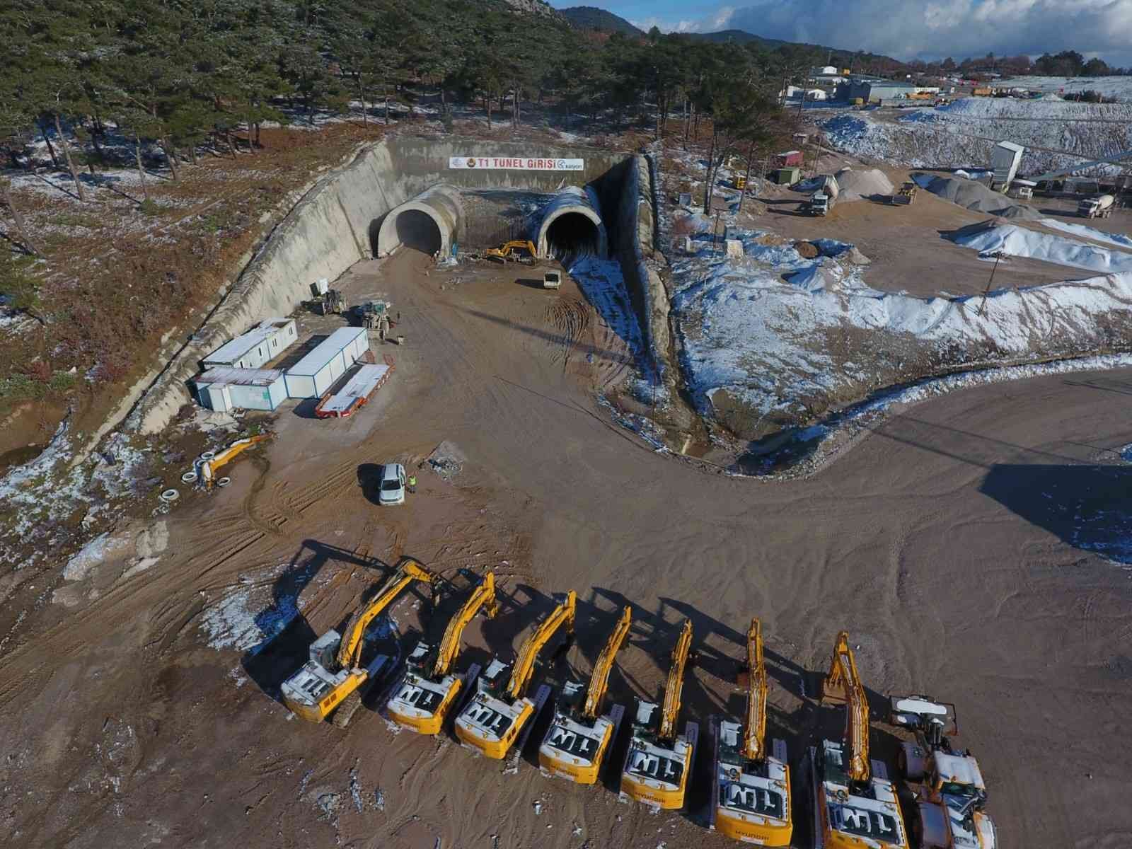 Kaz Dağları’nda yolu 7 dakikaya düşürecek Ayvacık T-2 Tüneli’nde ışık görünüyor