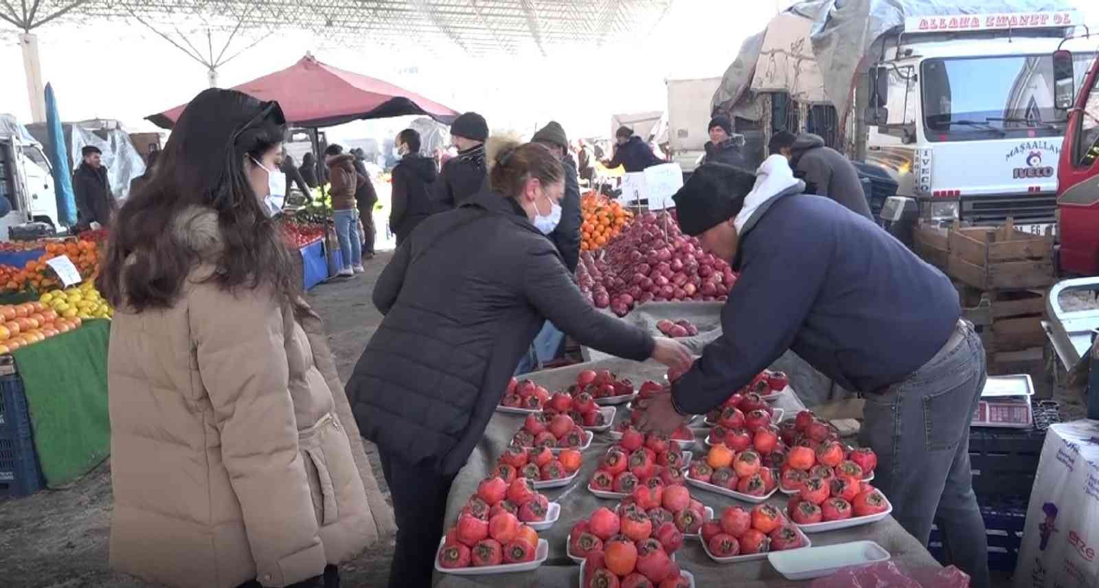 Olumsuz hava koşulları pazarda tezgah sayısını da fiyatları da düşürdü