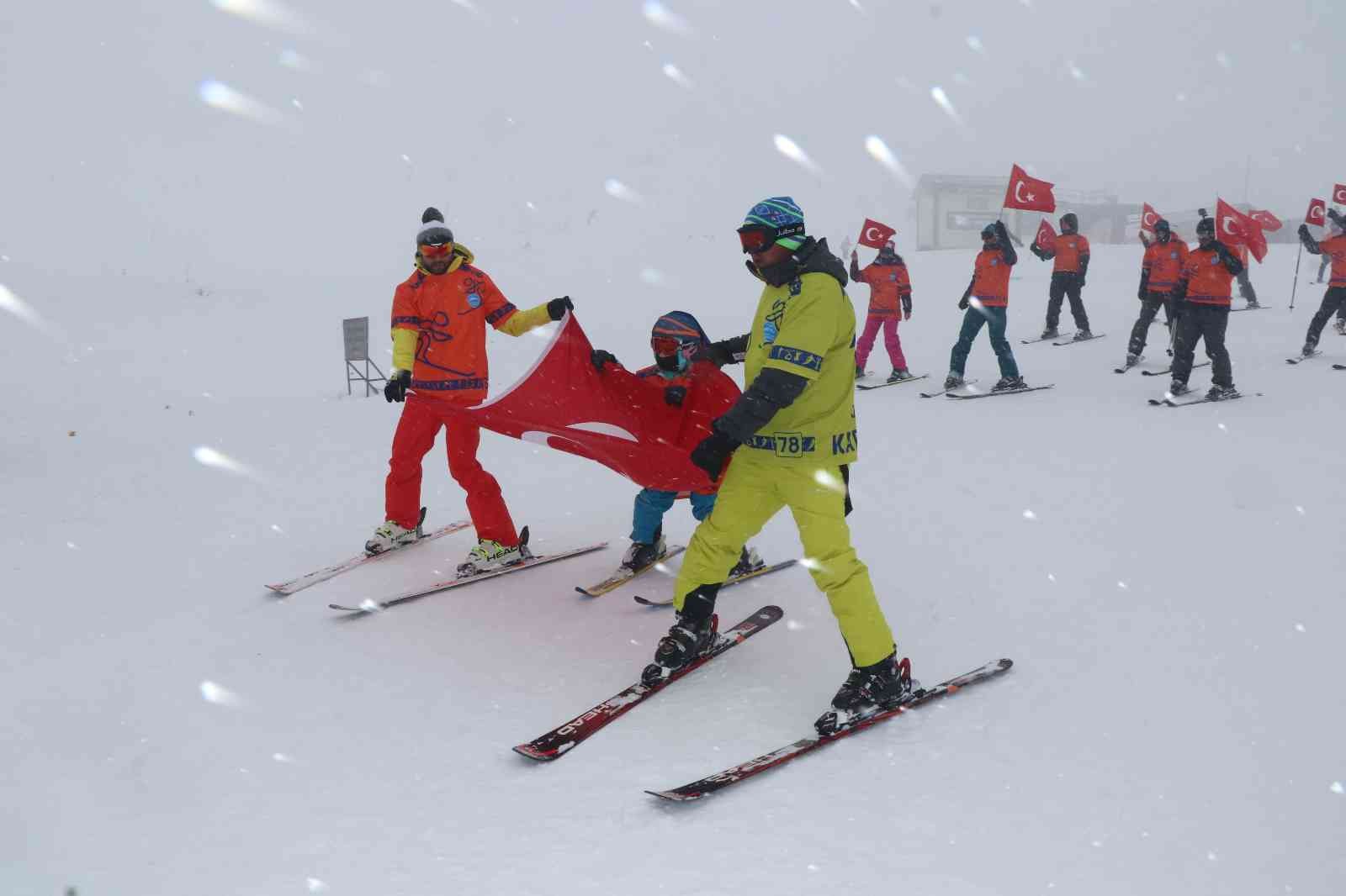 Keltepe Kayak Merkezi tatilin son gününde ziyaretçi akınına uğradı
