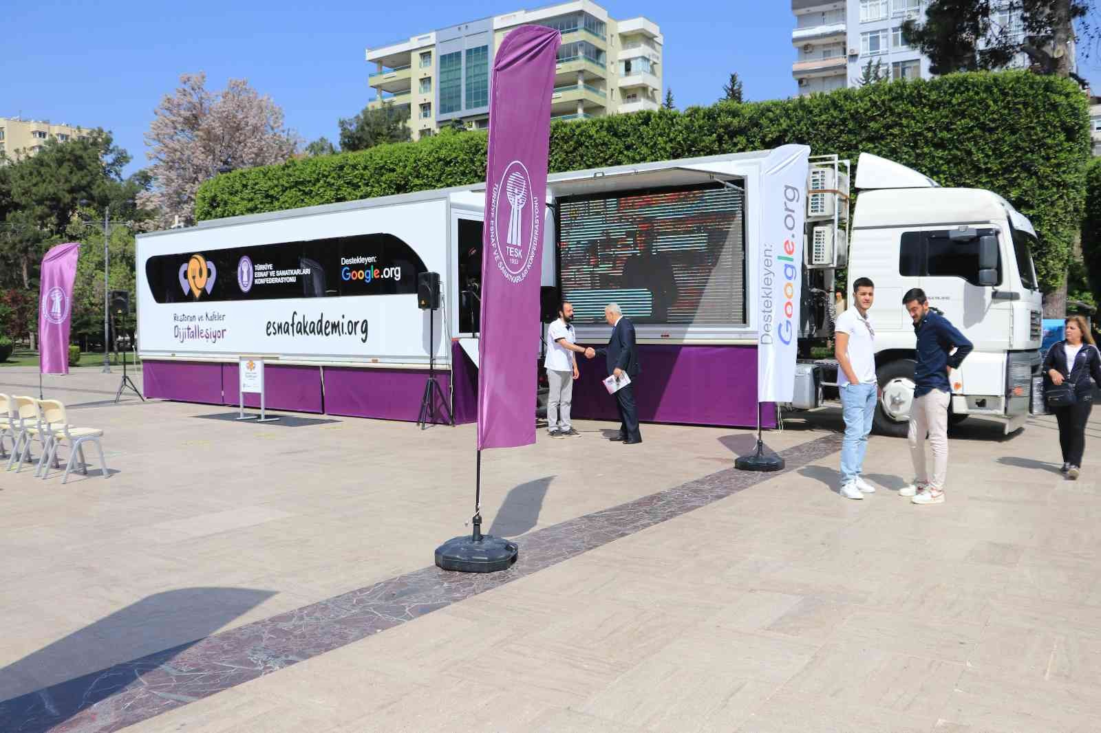 Restoran ve Kafeler Dijitalleşiyor Projesi’nin eğitim tırı Adana’da