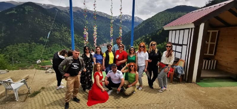 Gürcü turistlerden Uzungöl’e yoğun ilgi